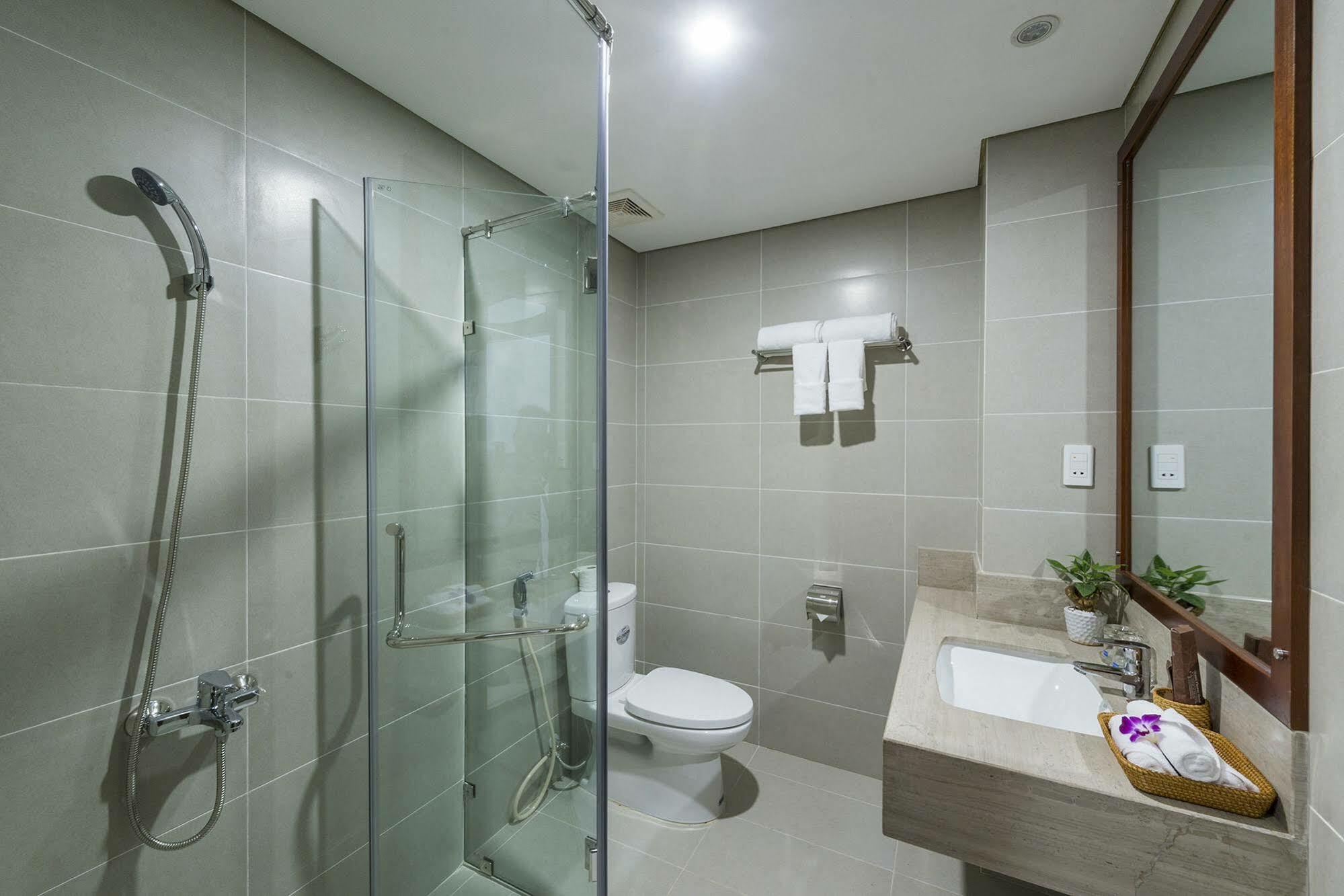 Ocean Flower Hotel Da Nang Exterior photo